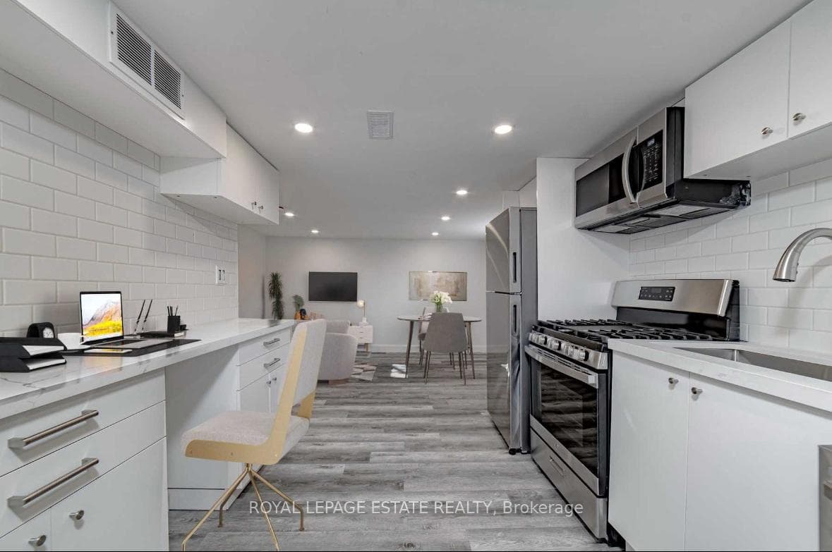 568 Woodbine Avenue Unit B photo 5