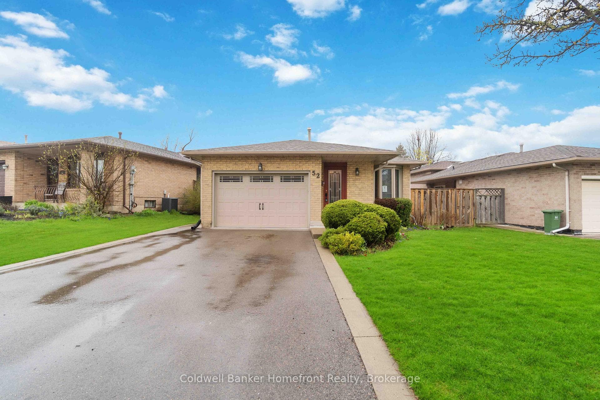 52 Gurnett Drive photo 1