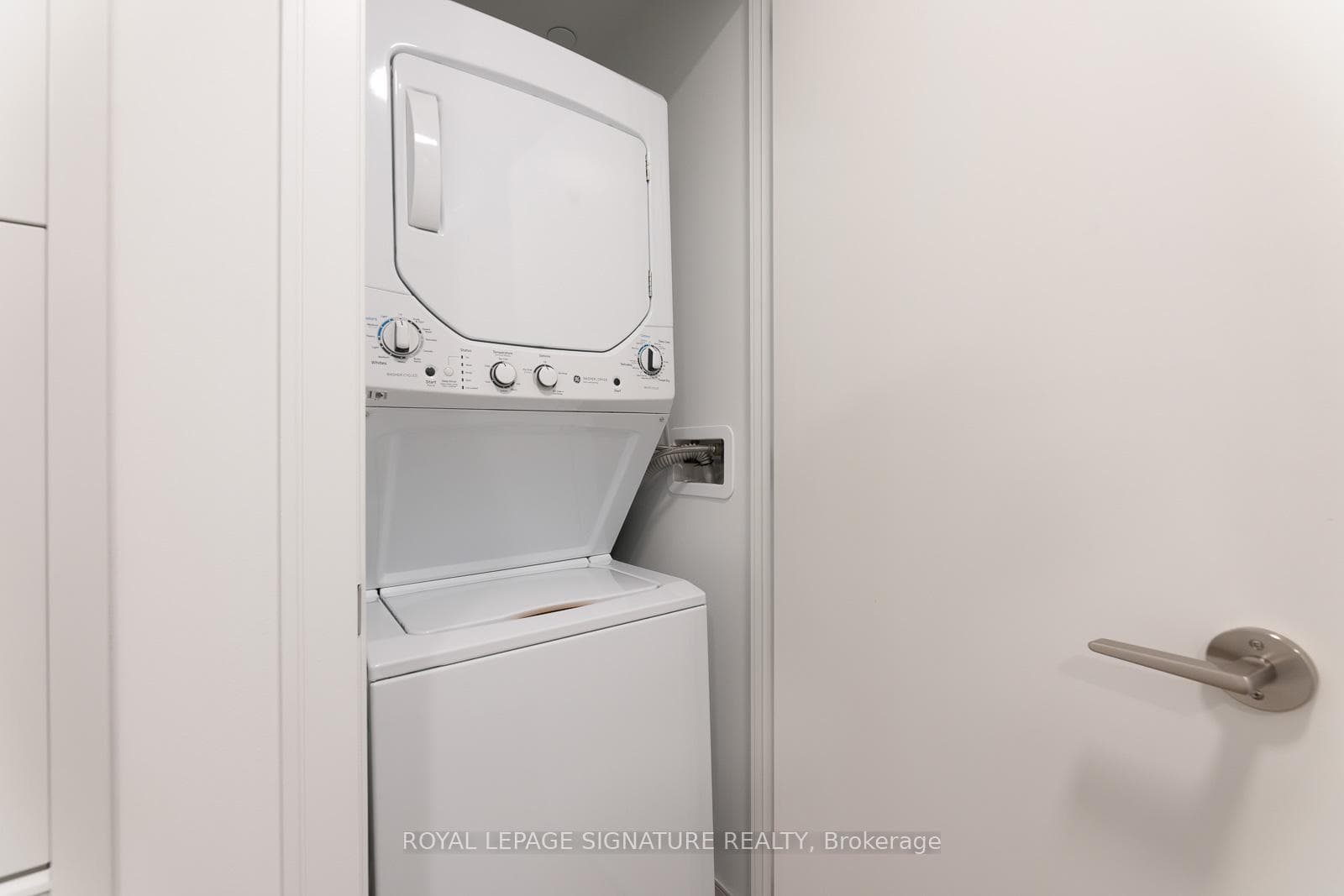 86 Dundas Street Unit 812 photo 2