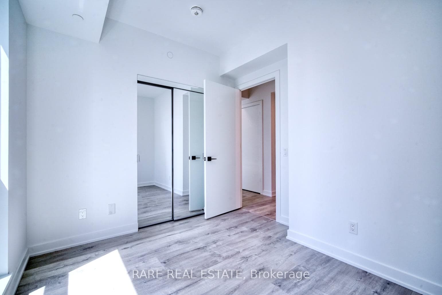 327 King Street Unit 2703 photo 5