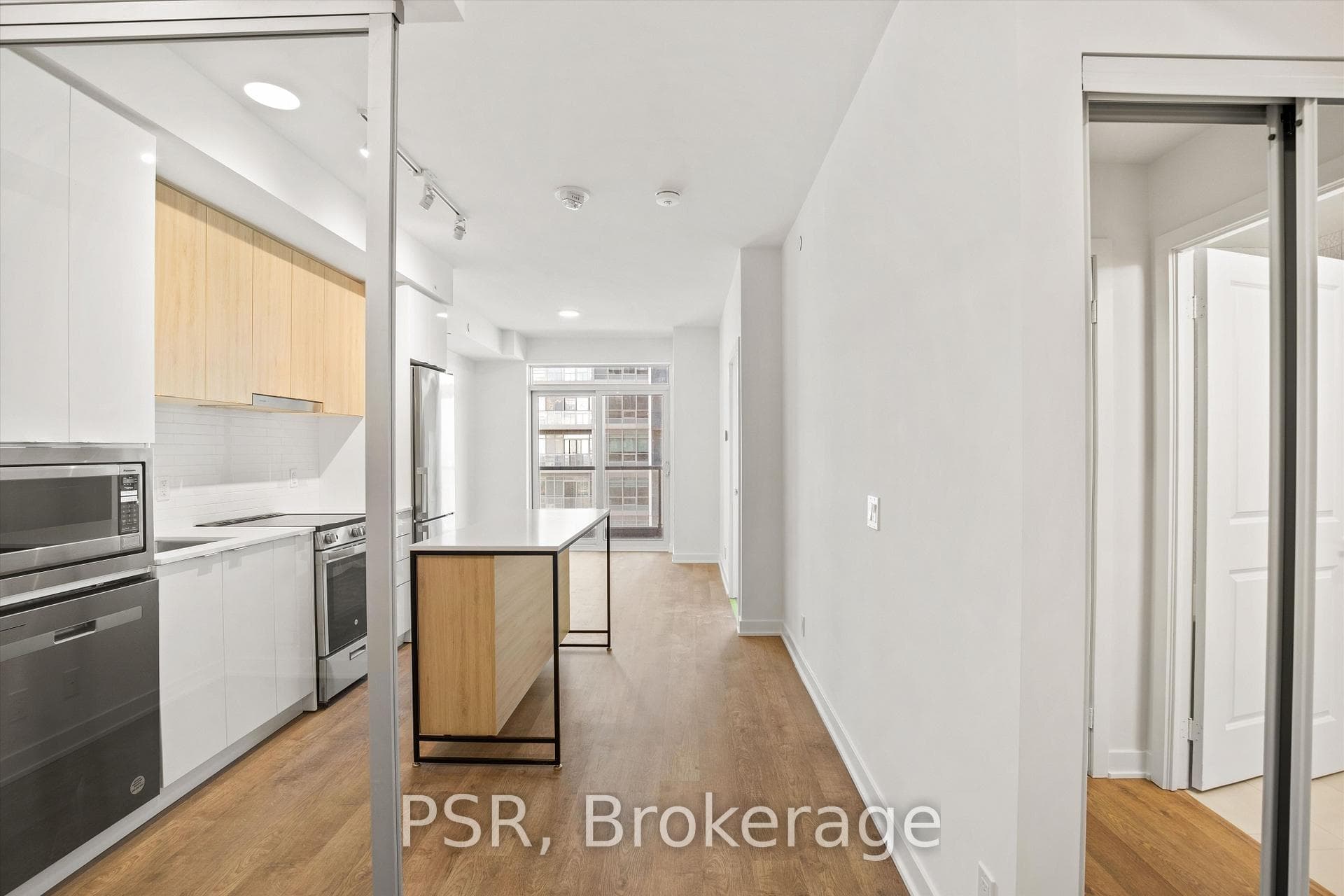 30 Upper Mall Way Unit 1908 photo 2