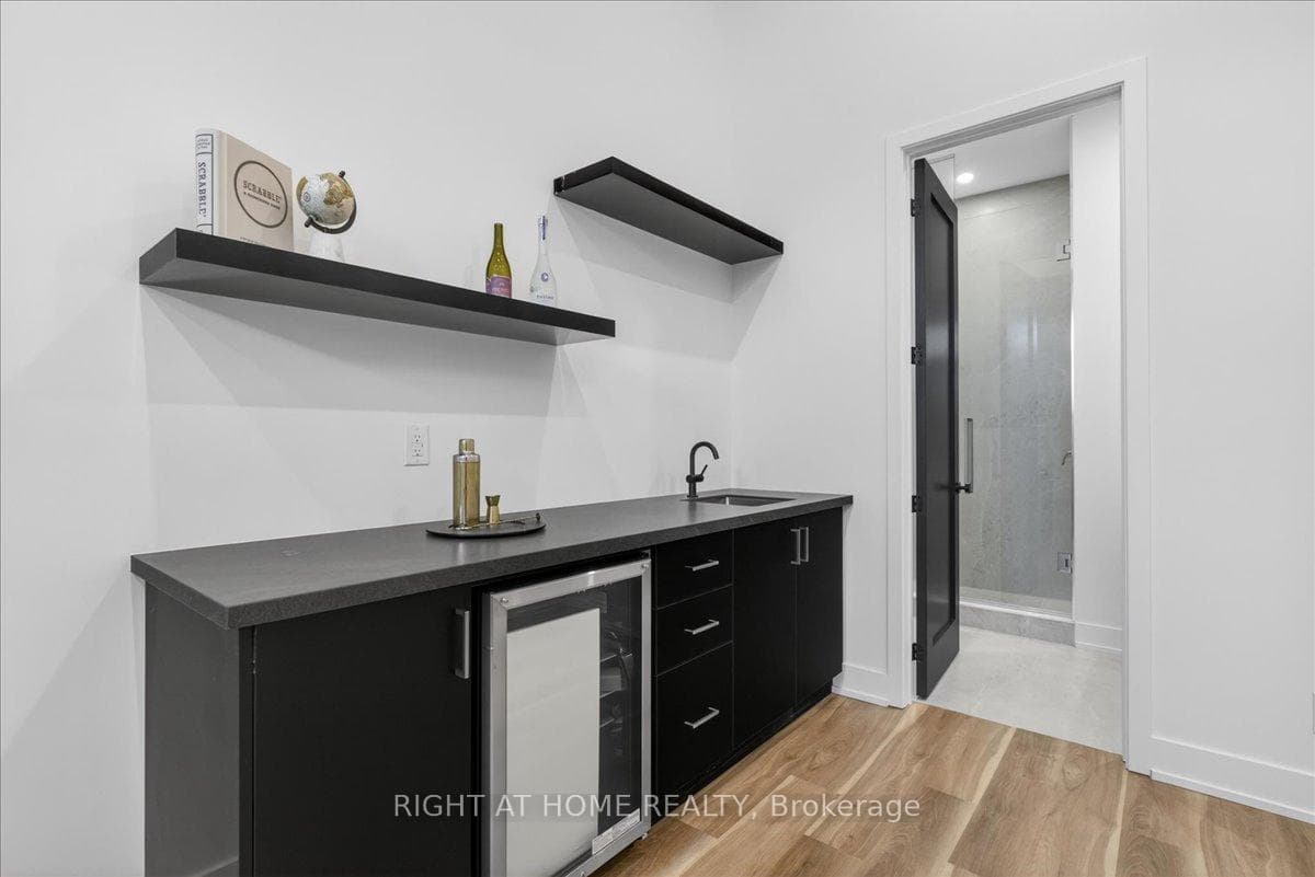 15B ROSEMEADE Avenue photo 40