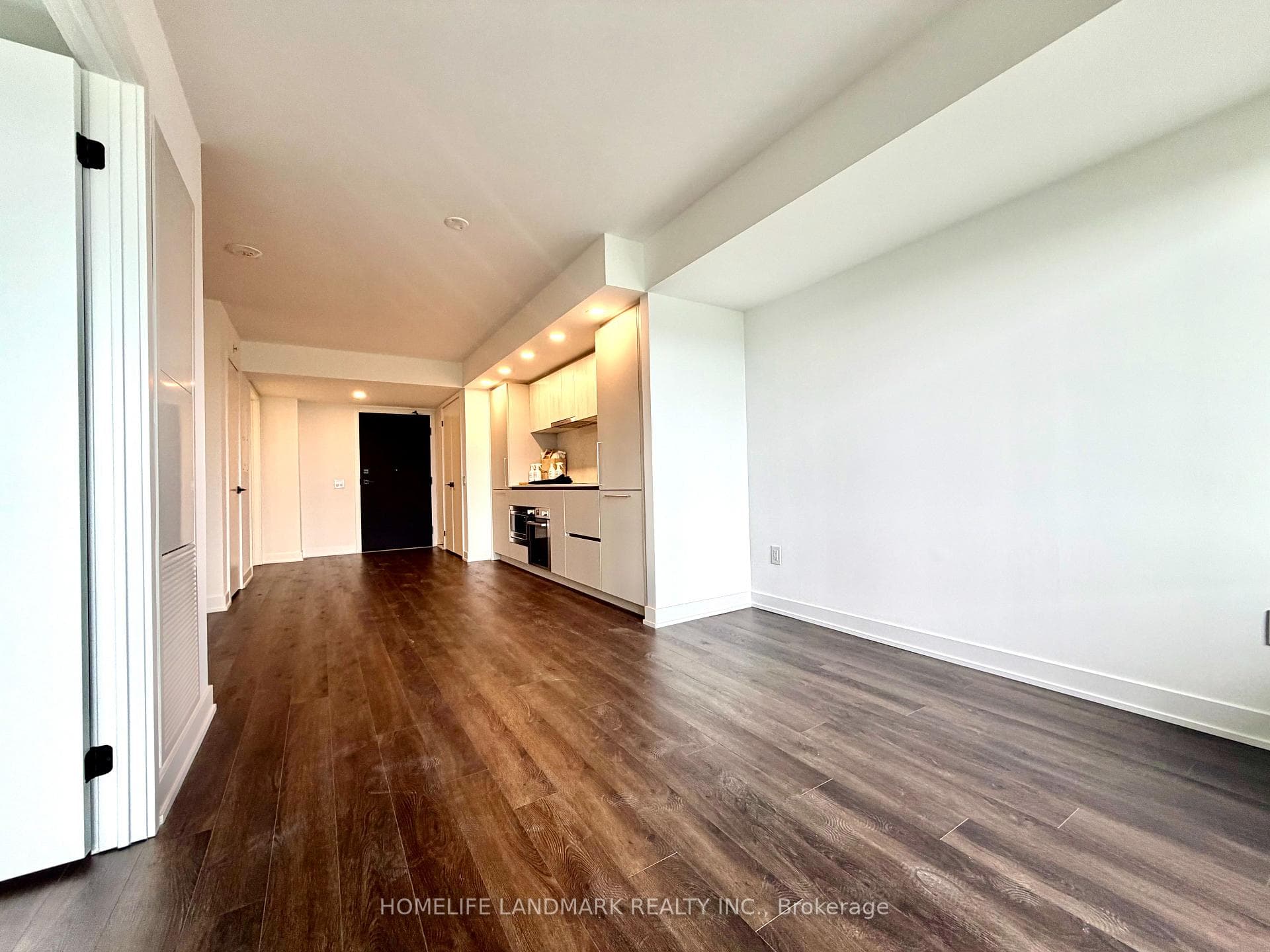 609 Sherbourne Street Unit 1805 photo 5
