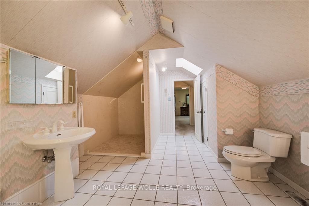 368 Warrington Drive photo 35