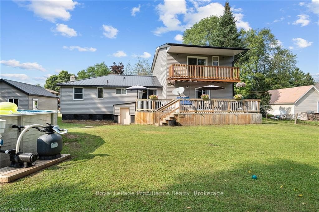 6083 BANK Street photo 33