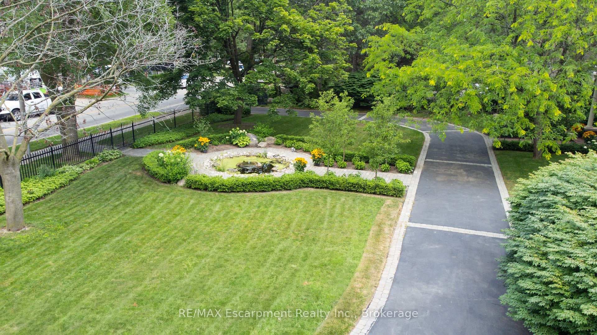 488 Macdonald Road photo 3
