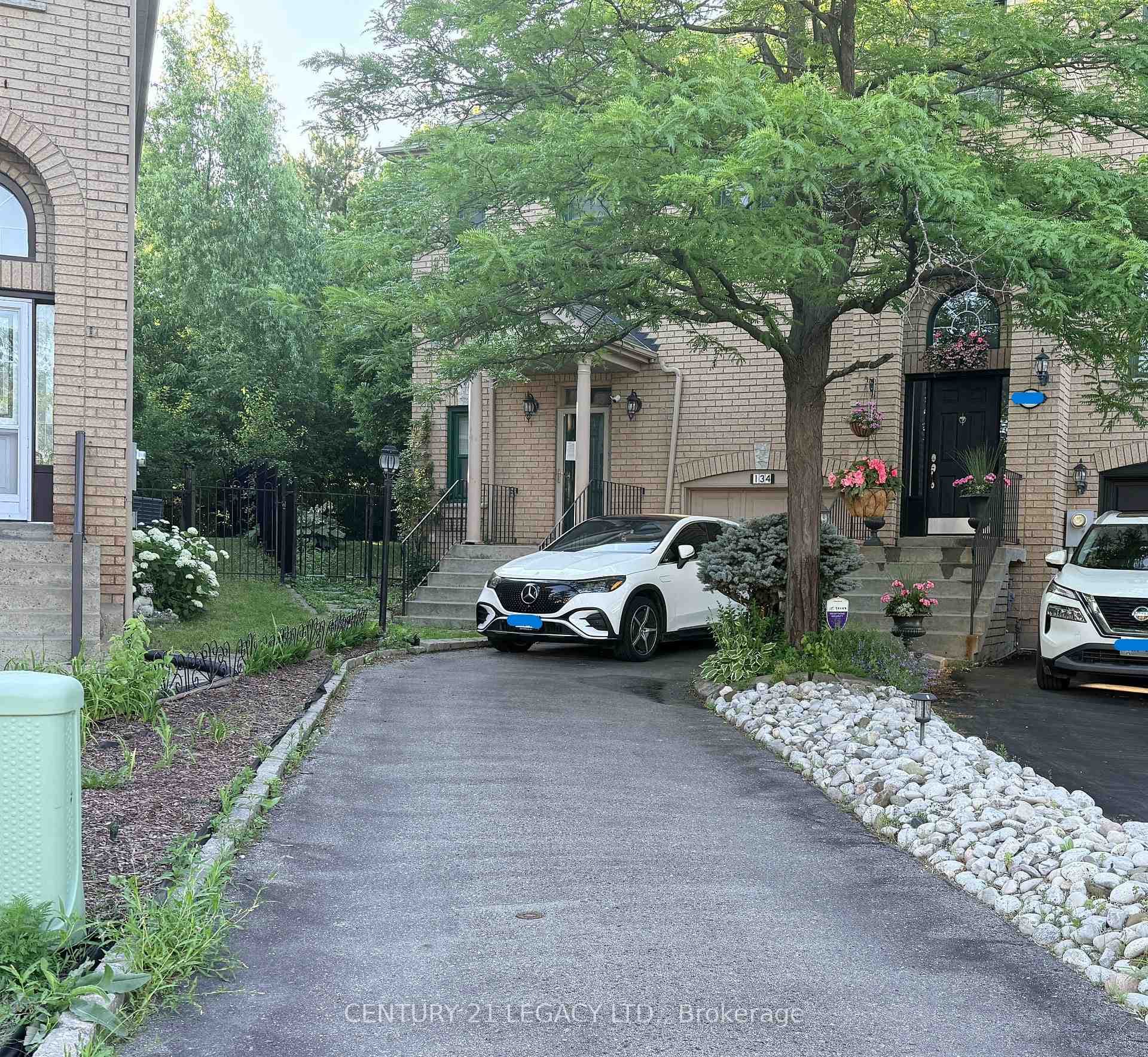 134 Provincial Place photo 1