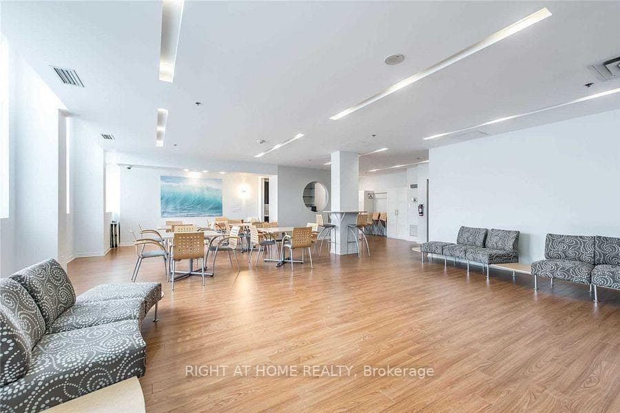 3865 Lake Shore Boulevard Unit 307 photo 18