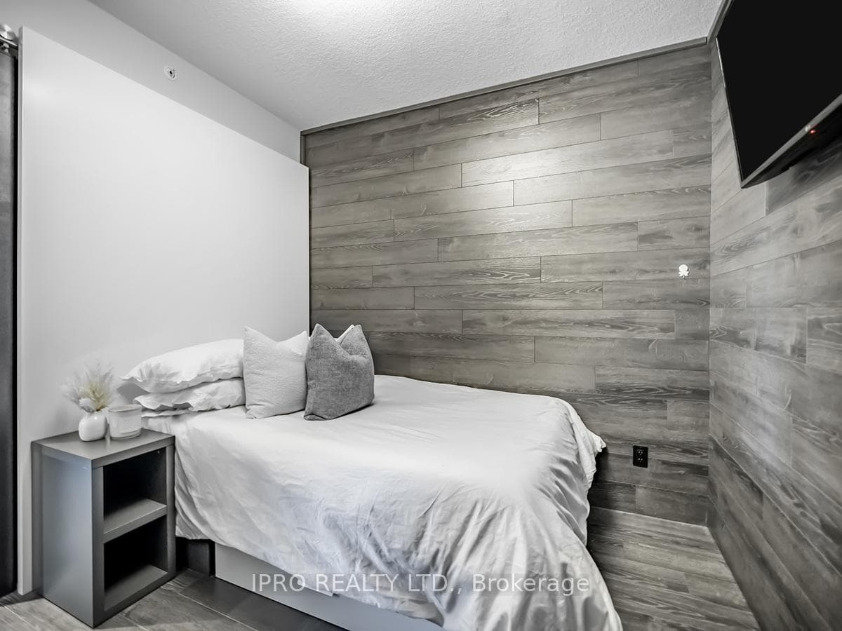 330 Phillip Street Unit S-1903 photo 17