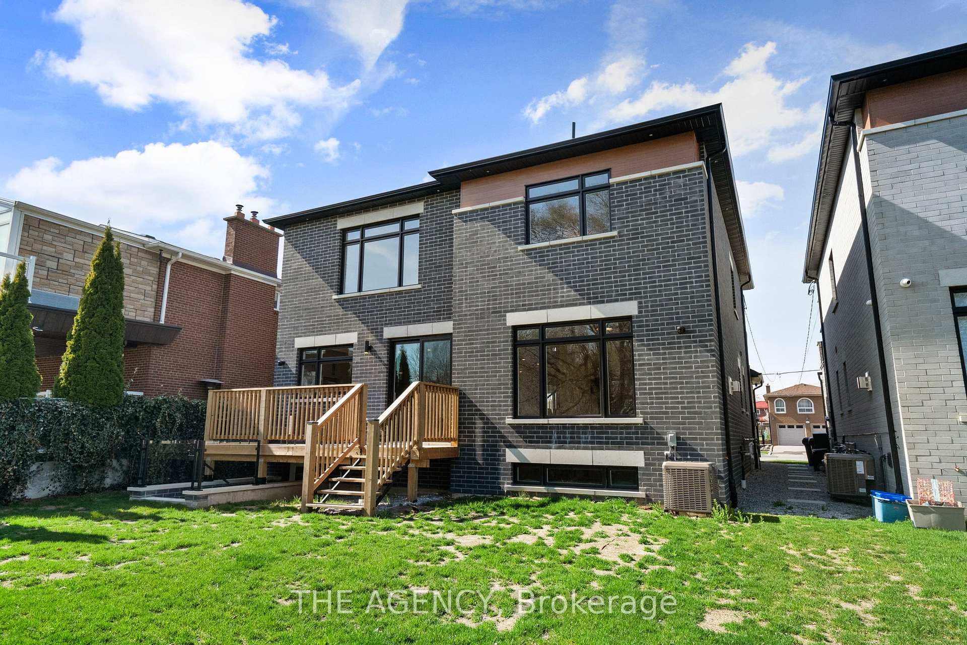 41 St Andrews Boulevard photo 42