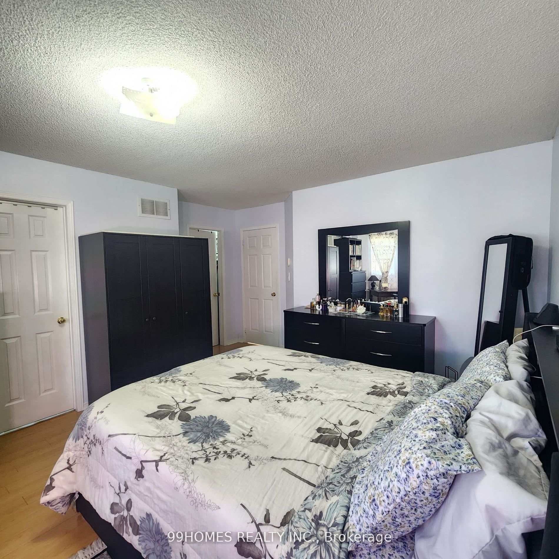 49 Olympia Crescent photo 13