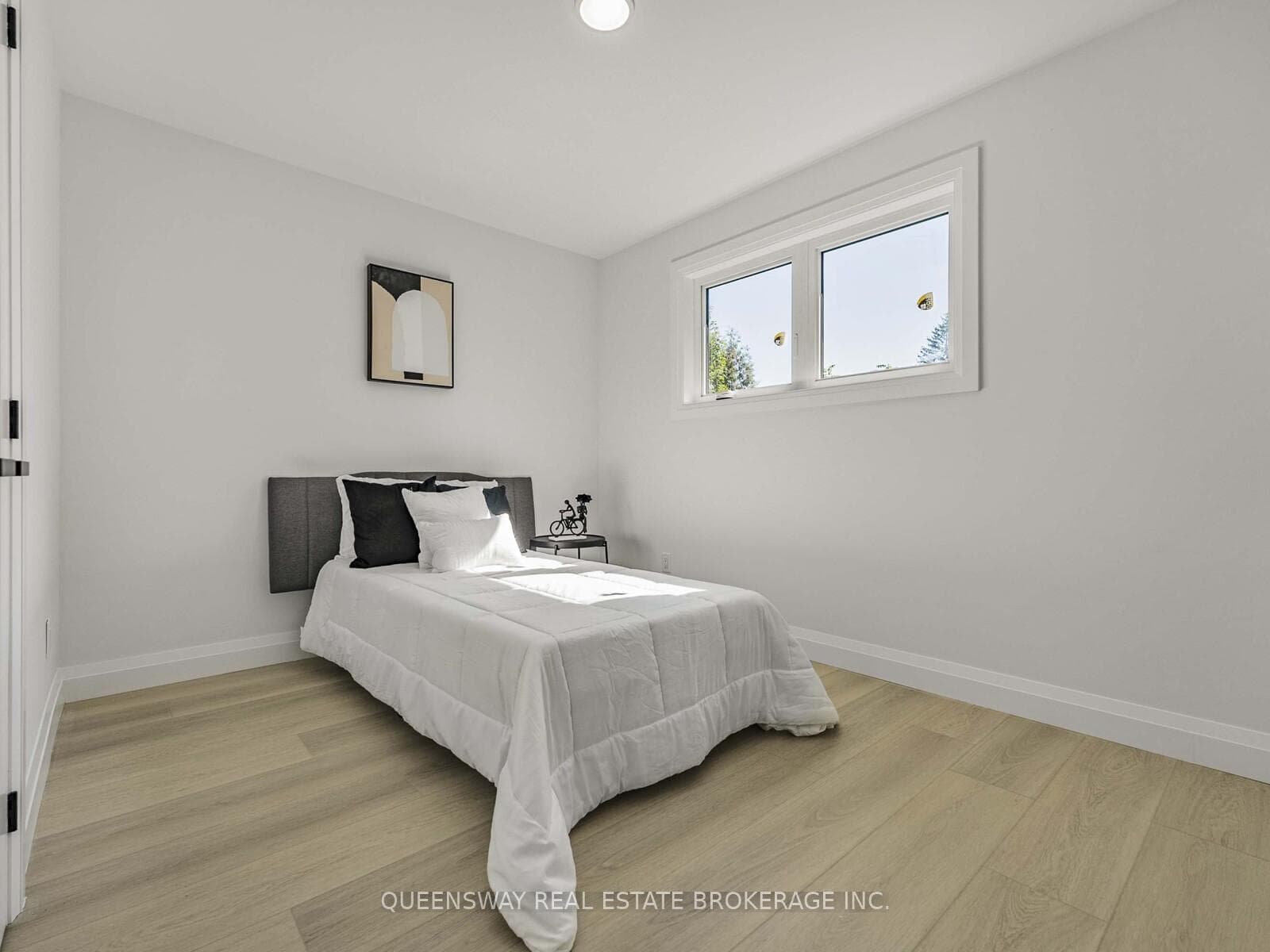 1128 Pinegrove Road photo 26