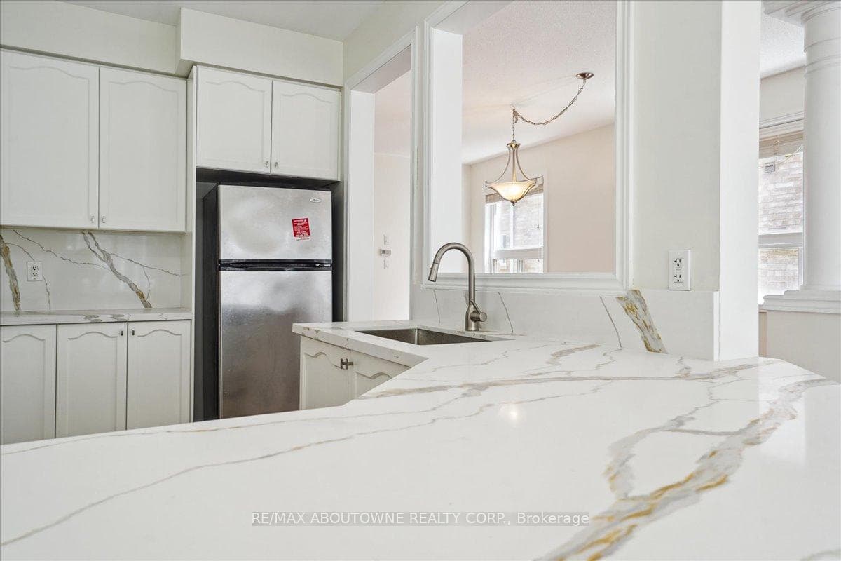 2453 Old Brompton Way photo 13