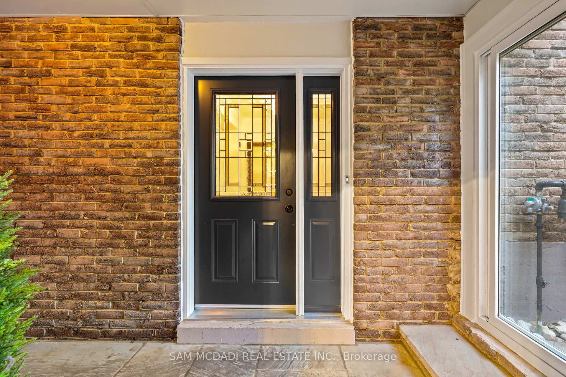 38 Kenninghall Boulevard photo 4