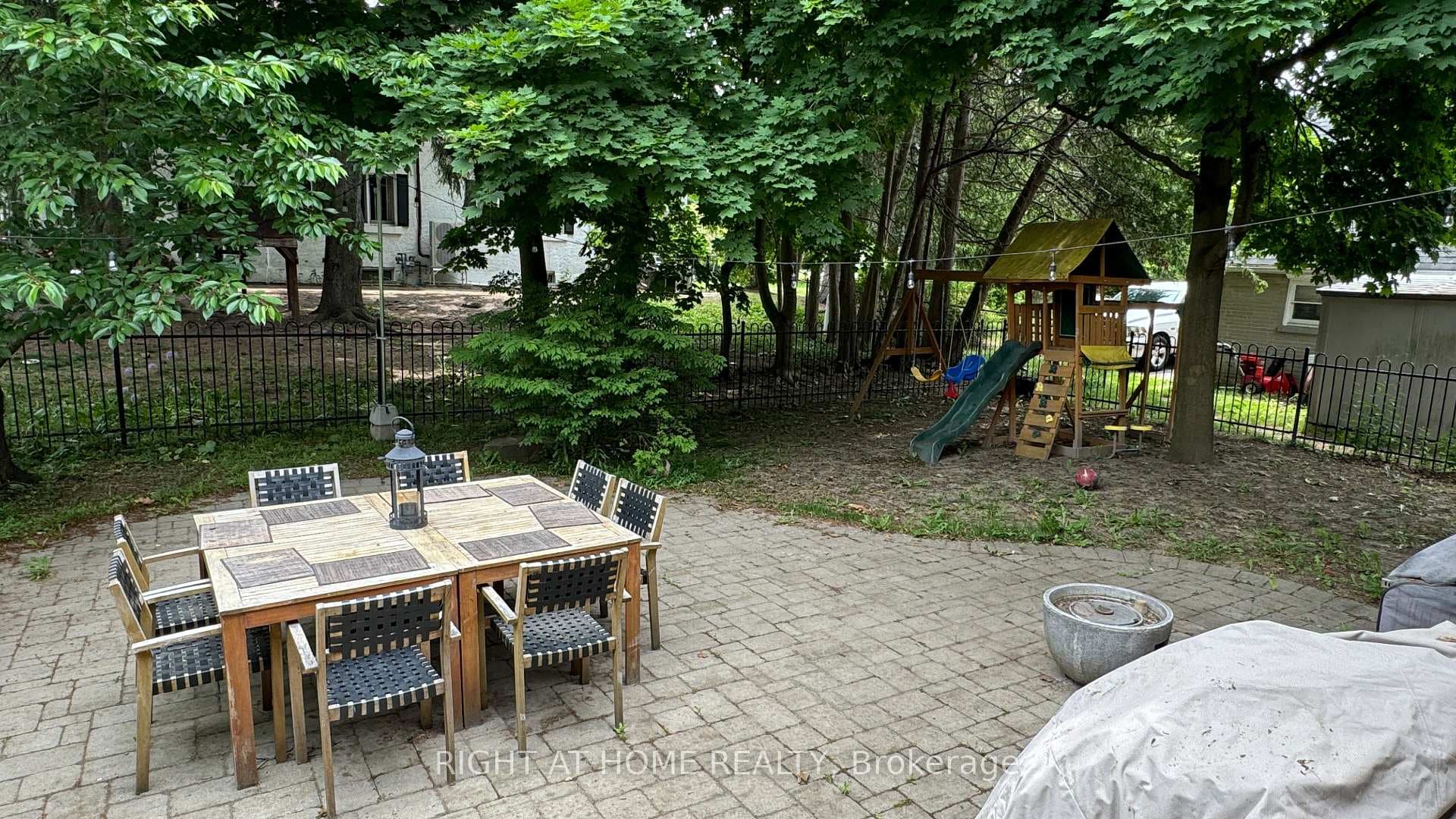 521 Henry Street photo 26
