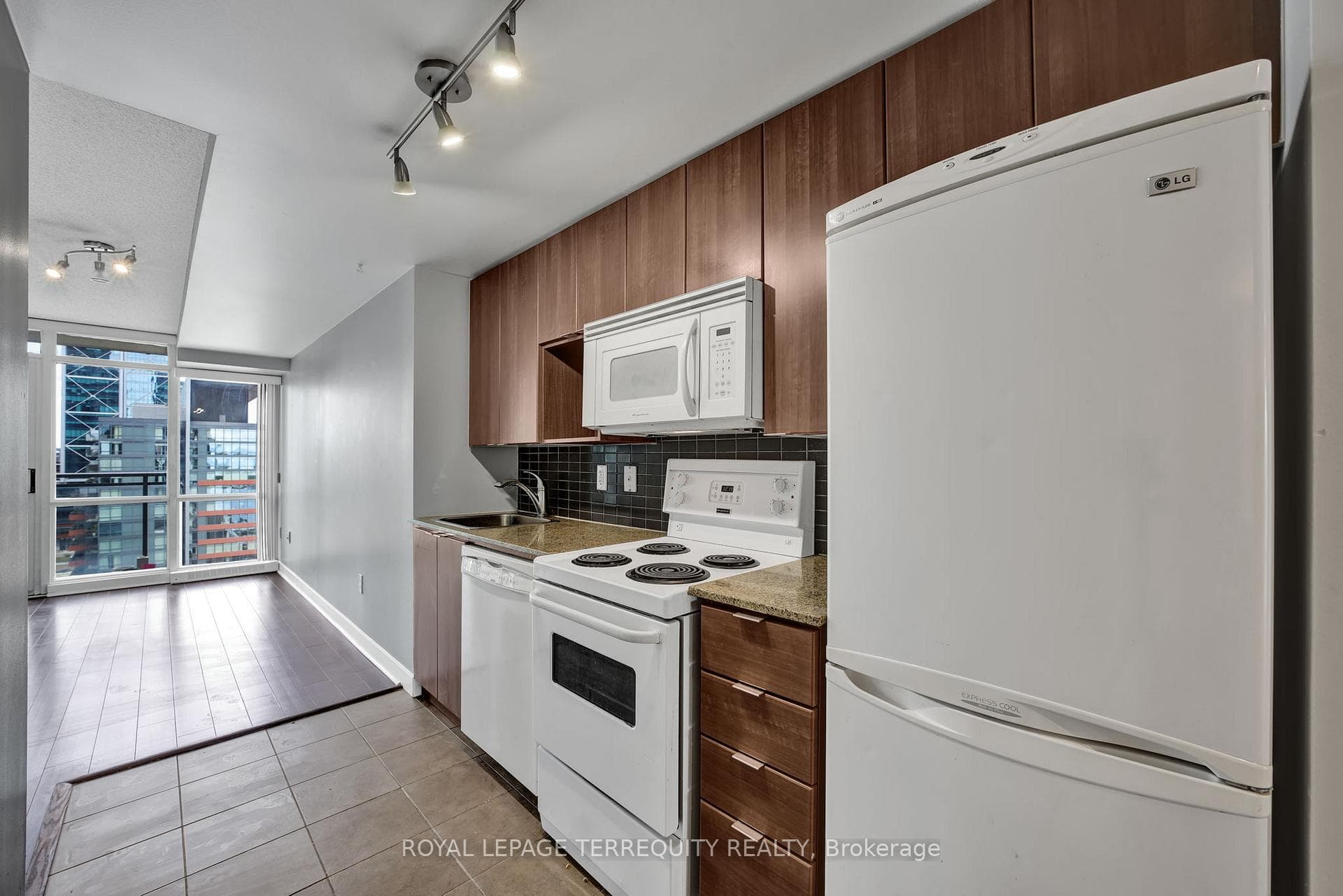 11 Brunel Court Unit 2005 photo 12