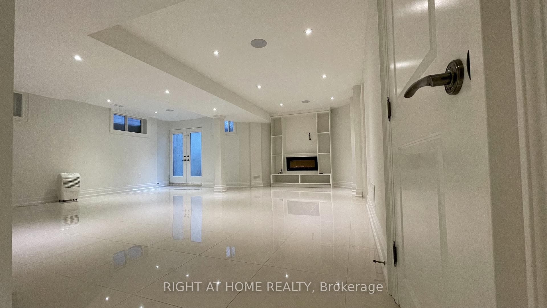 182 Sussex Avenue Unit bsmt. photo 3