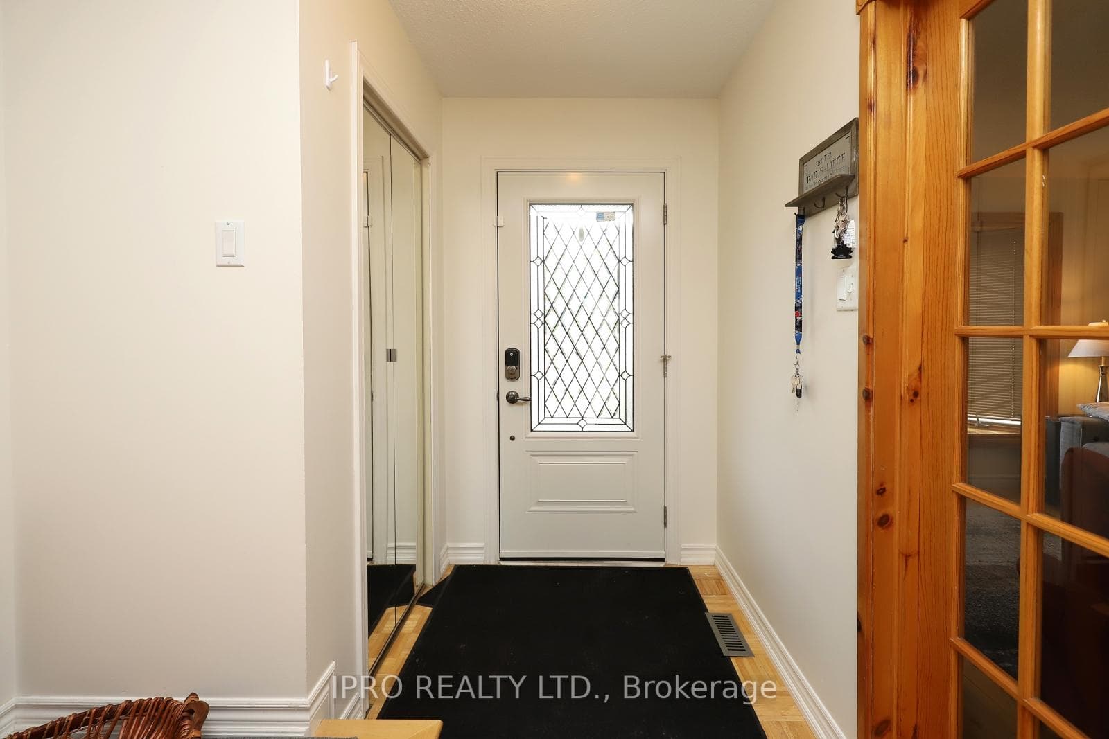 26 Wimbledon Court photo 4