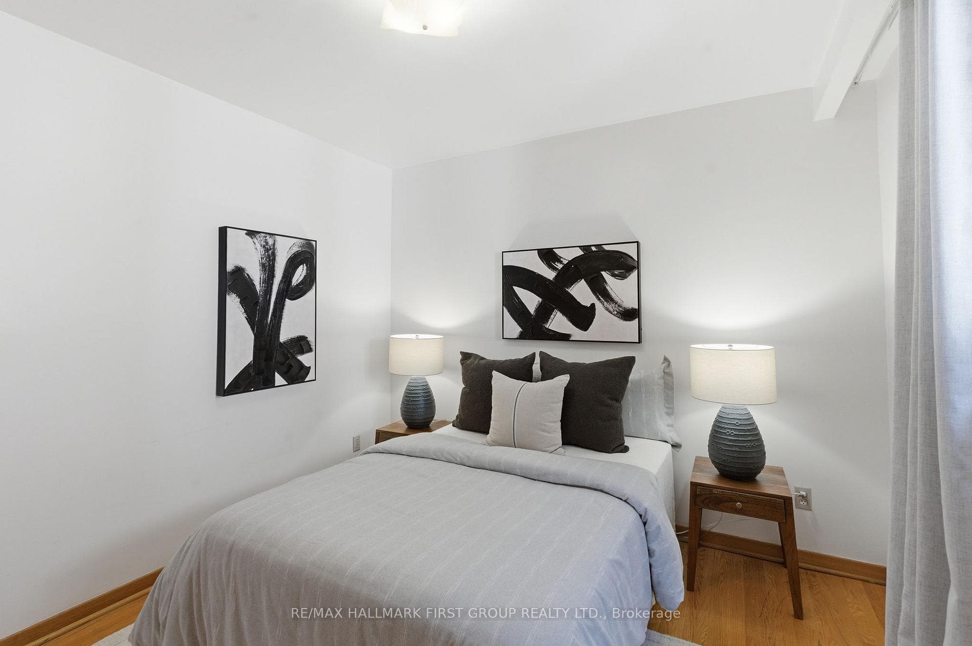 152 MCROBERTS Avenue photo 23
