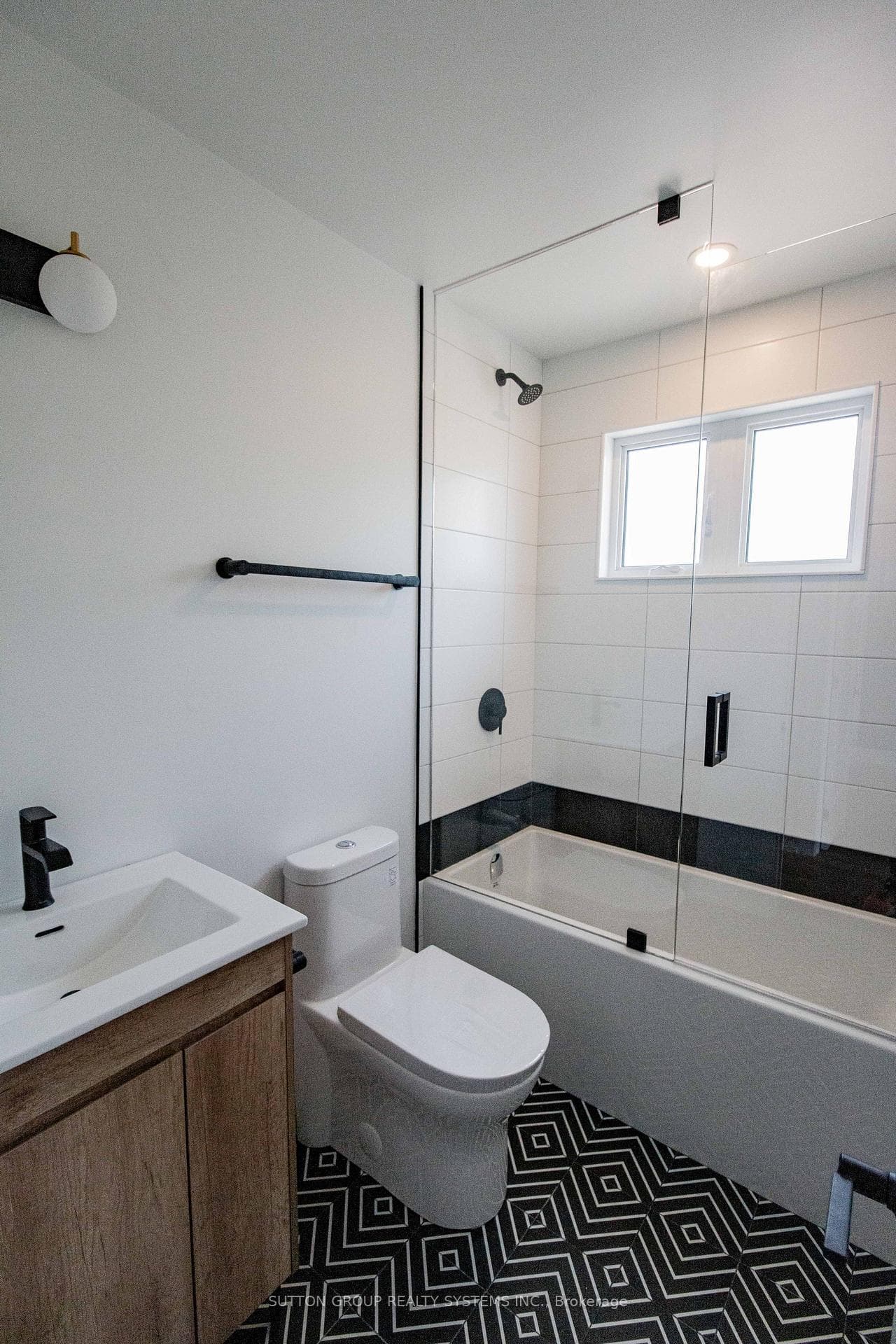 1426 Birchcliffe Court photo 14