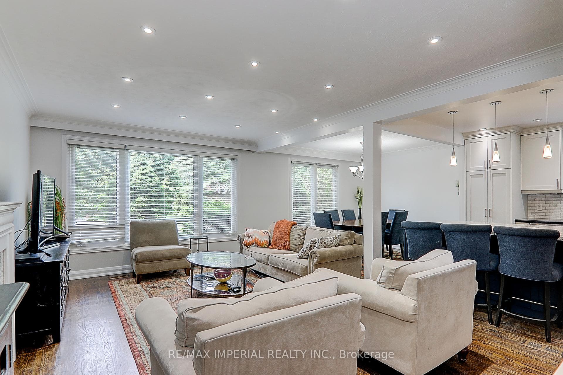 53 Saybrook Avenue photo 8