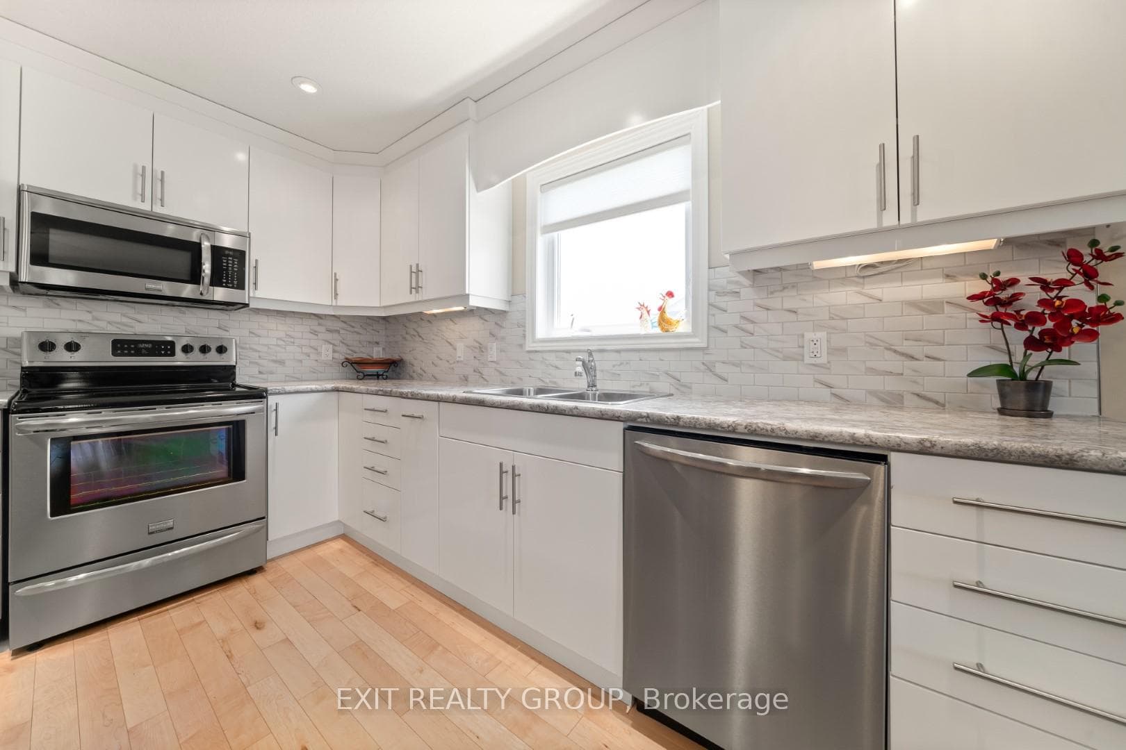 84 Dorchester Drive photo 17