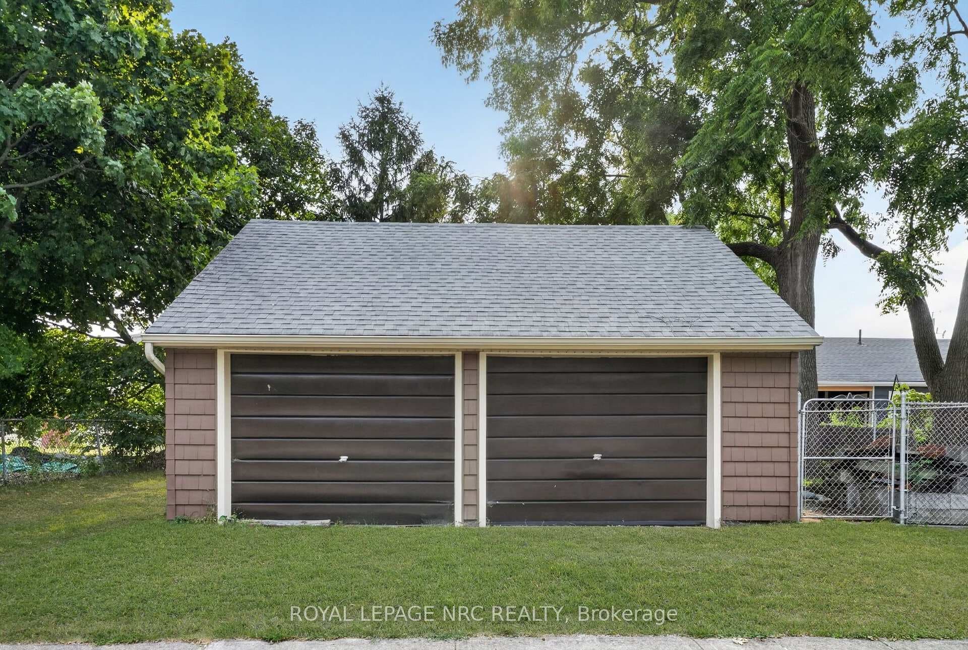 301 Dufferin Street photo 43