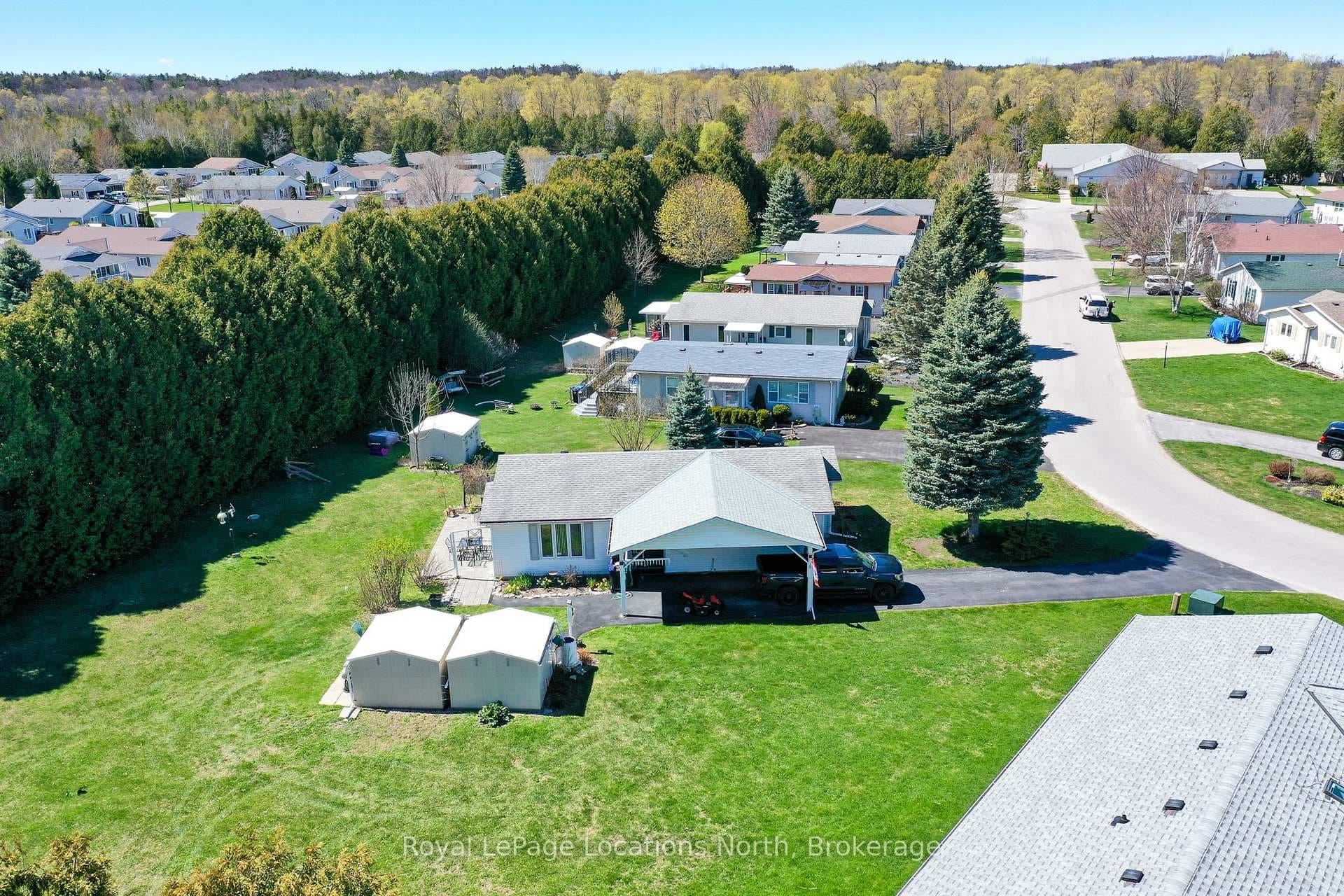 Short Walk to Rec. Centre, Pool & Woodworking Shop