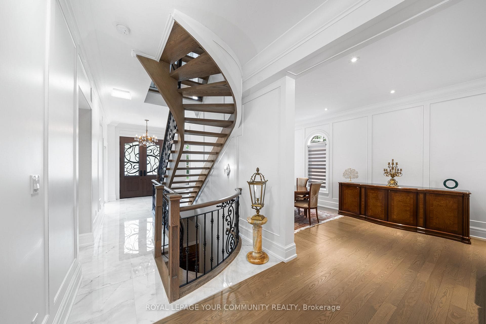 42 Oatlands Crescent photo 3