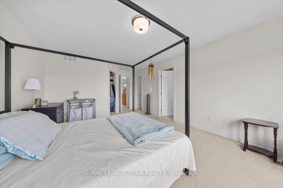552 Jackdaw Avenue photo 19