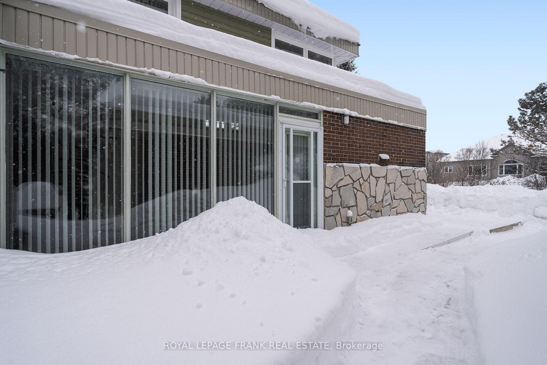 26 Richard Avenue photo 44