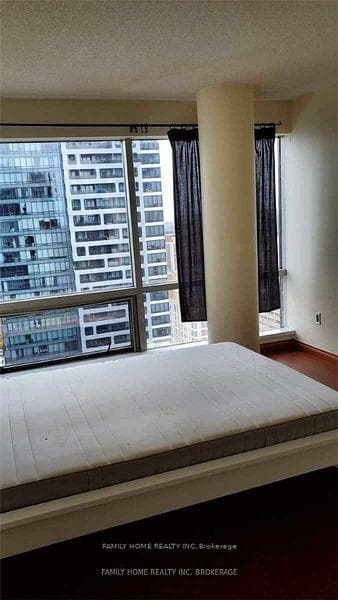 1001 Bay Street Unit 2907 photo 2