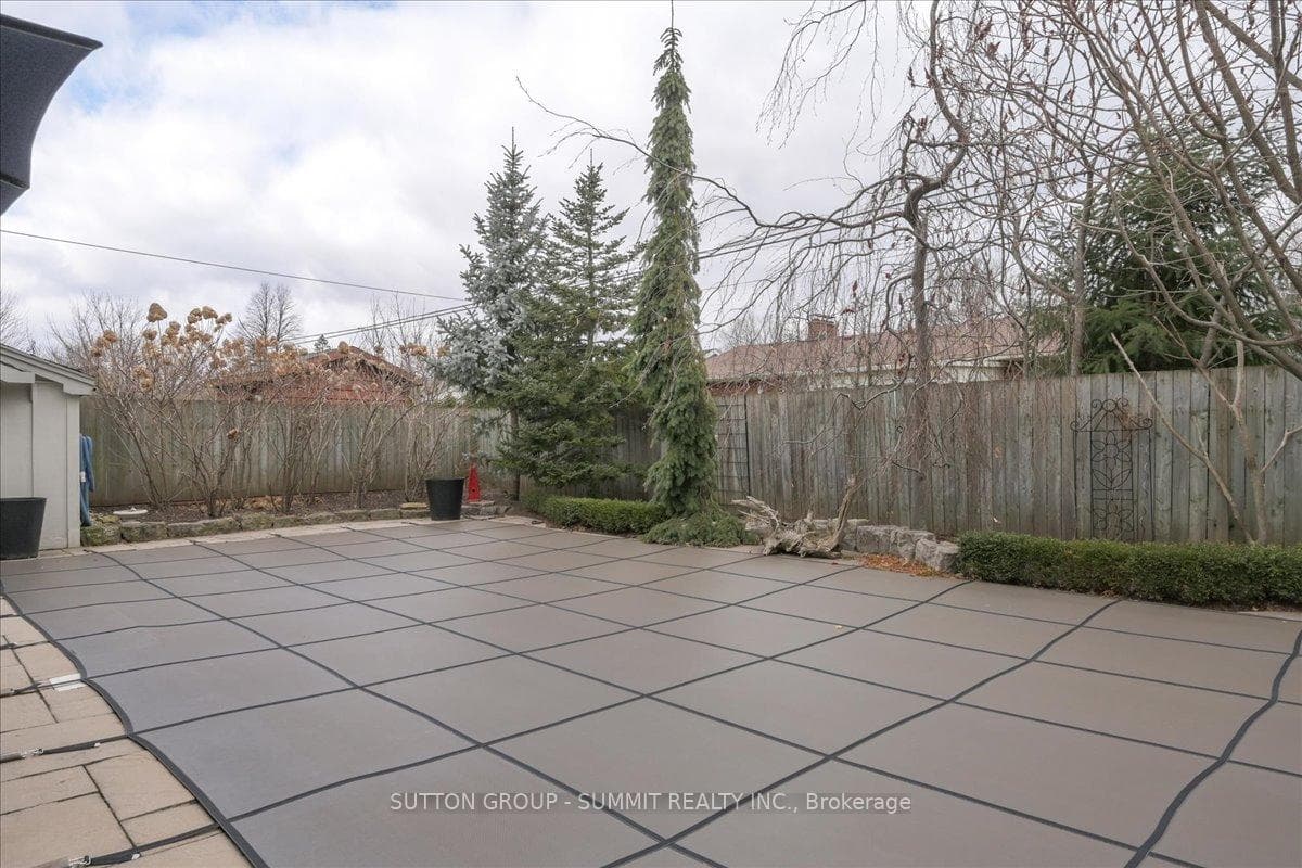 2221 Clarendon Park Drive photo 37