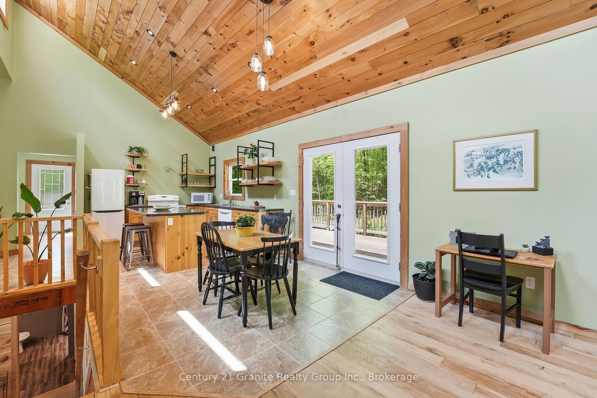 1048 Bacon Road photo 5