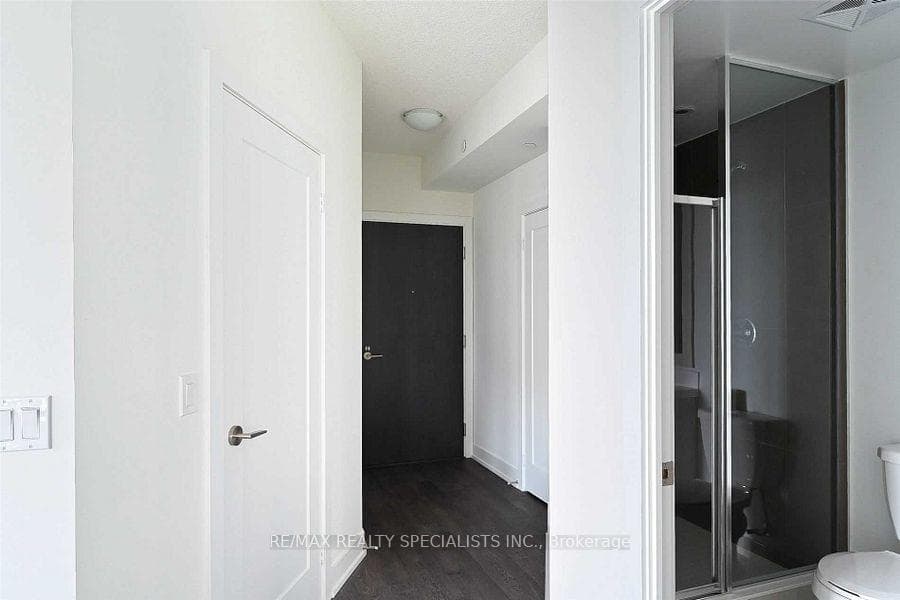 9 MABELLE Avenue Unit 422 photo 4