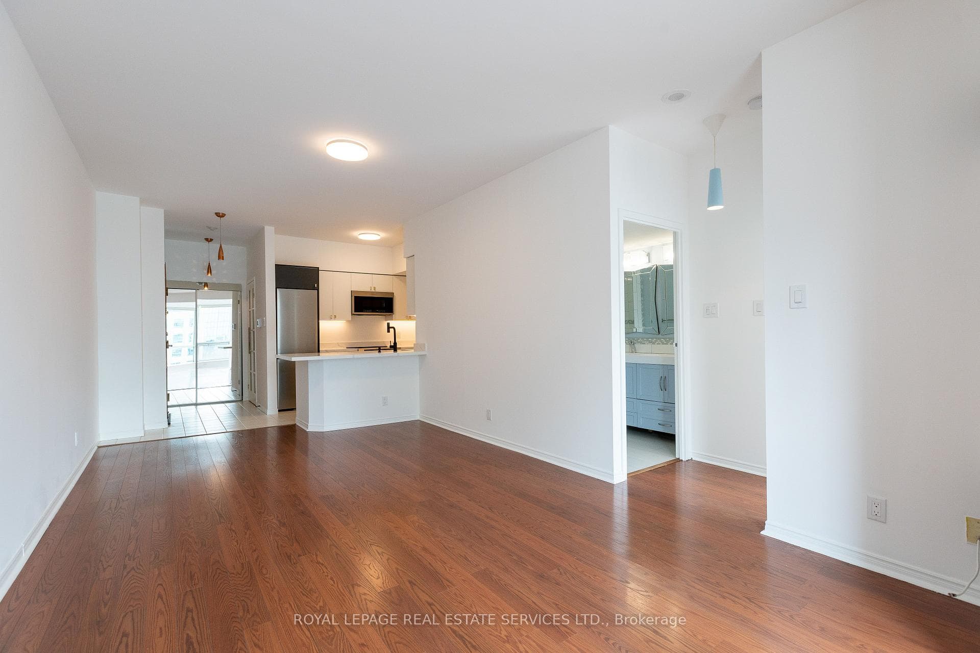 10 Queens Quay Unit 2207 photo 11