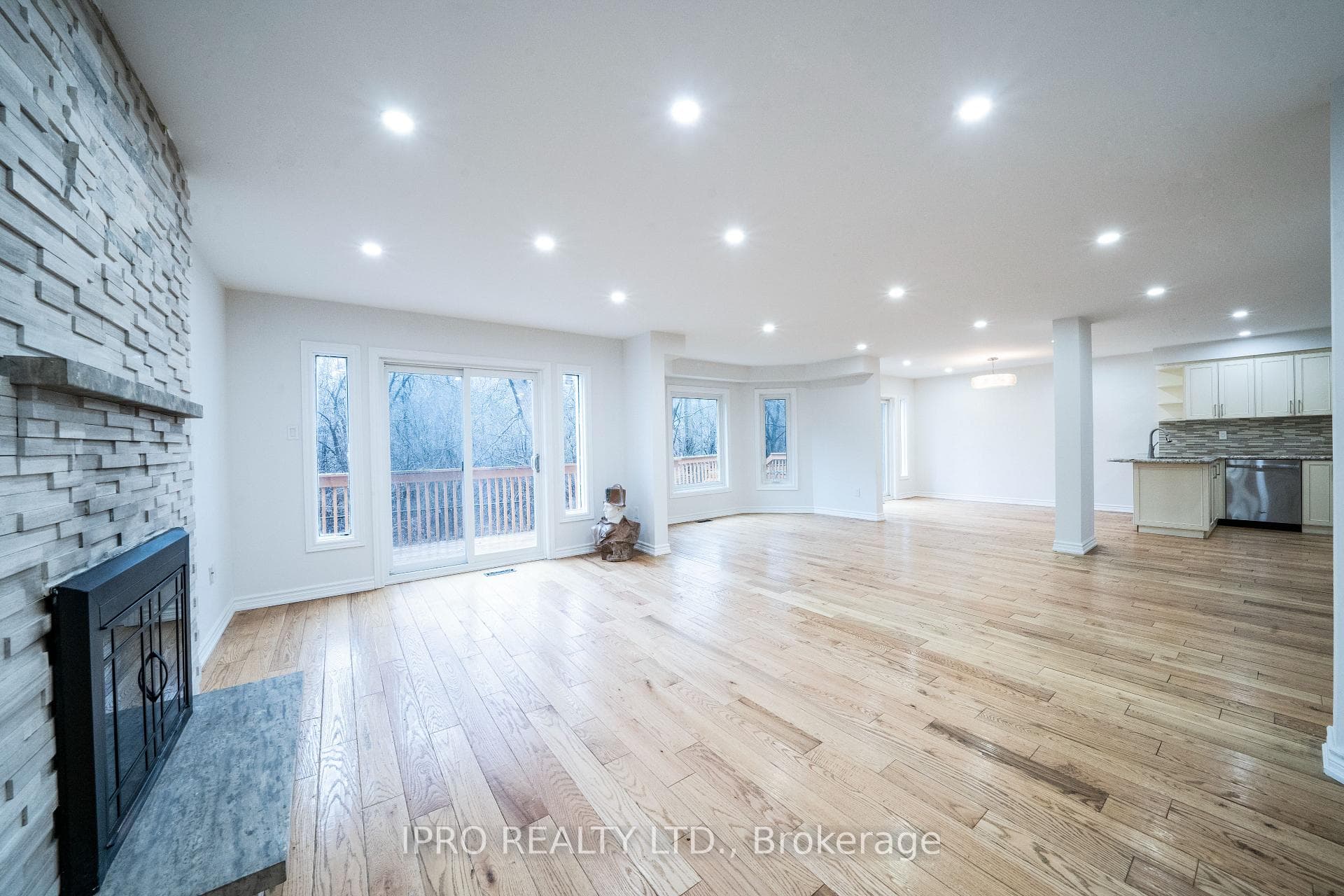 117 Devonsleigh Boulevard photo 11