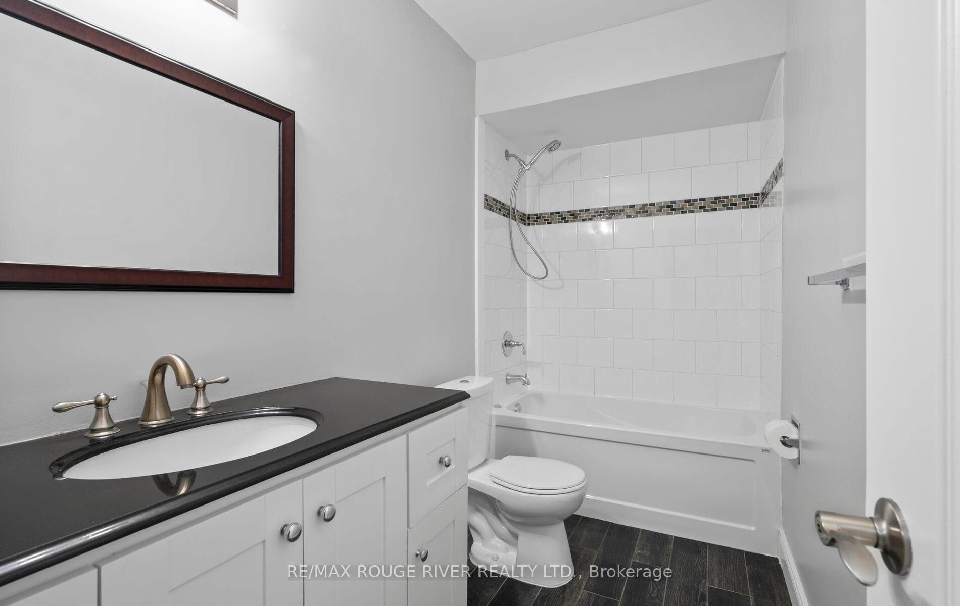 31 Broadlands Crescent photo 33