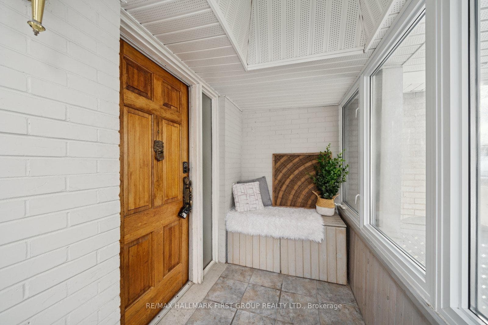 957 Timmins Gardens photo 5
