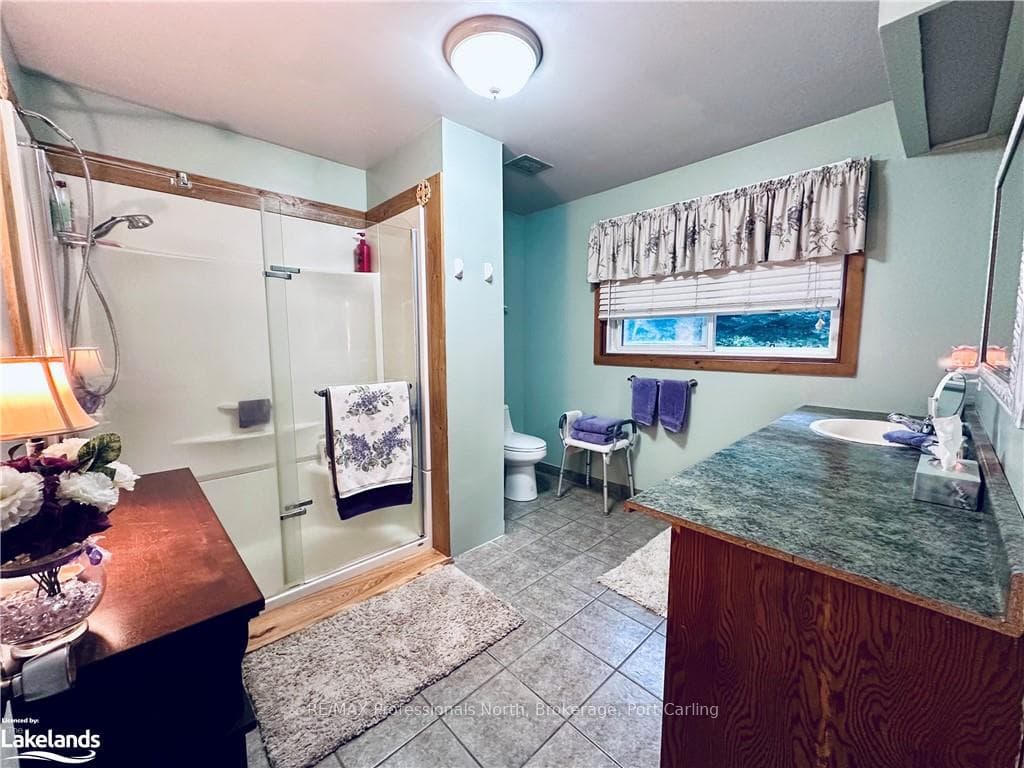 1138 HEWLITT Road photo 20