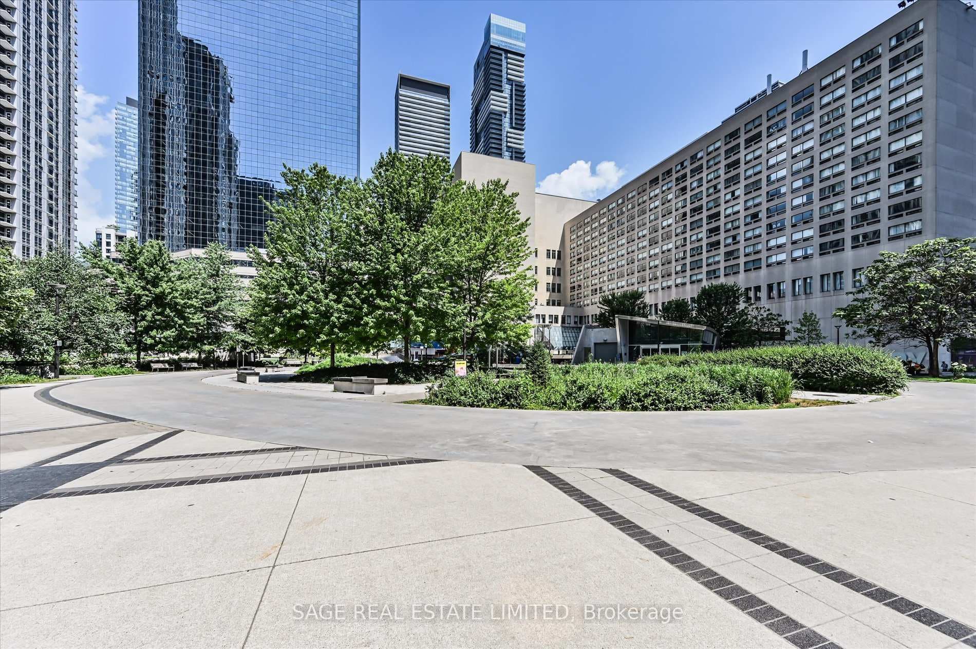 388 Yonge Street Unit 6814 photo 24