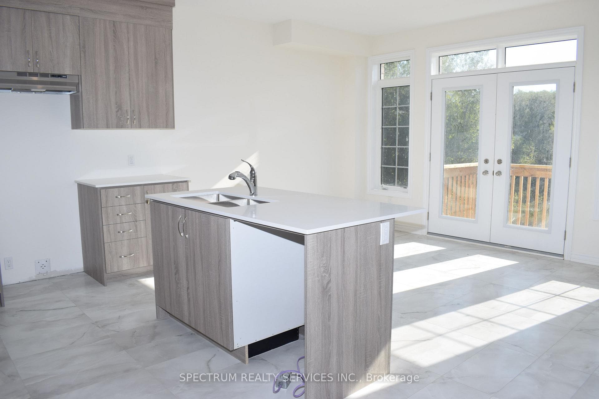 206 Ferragine Crescent photo 17