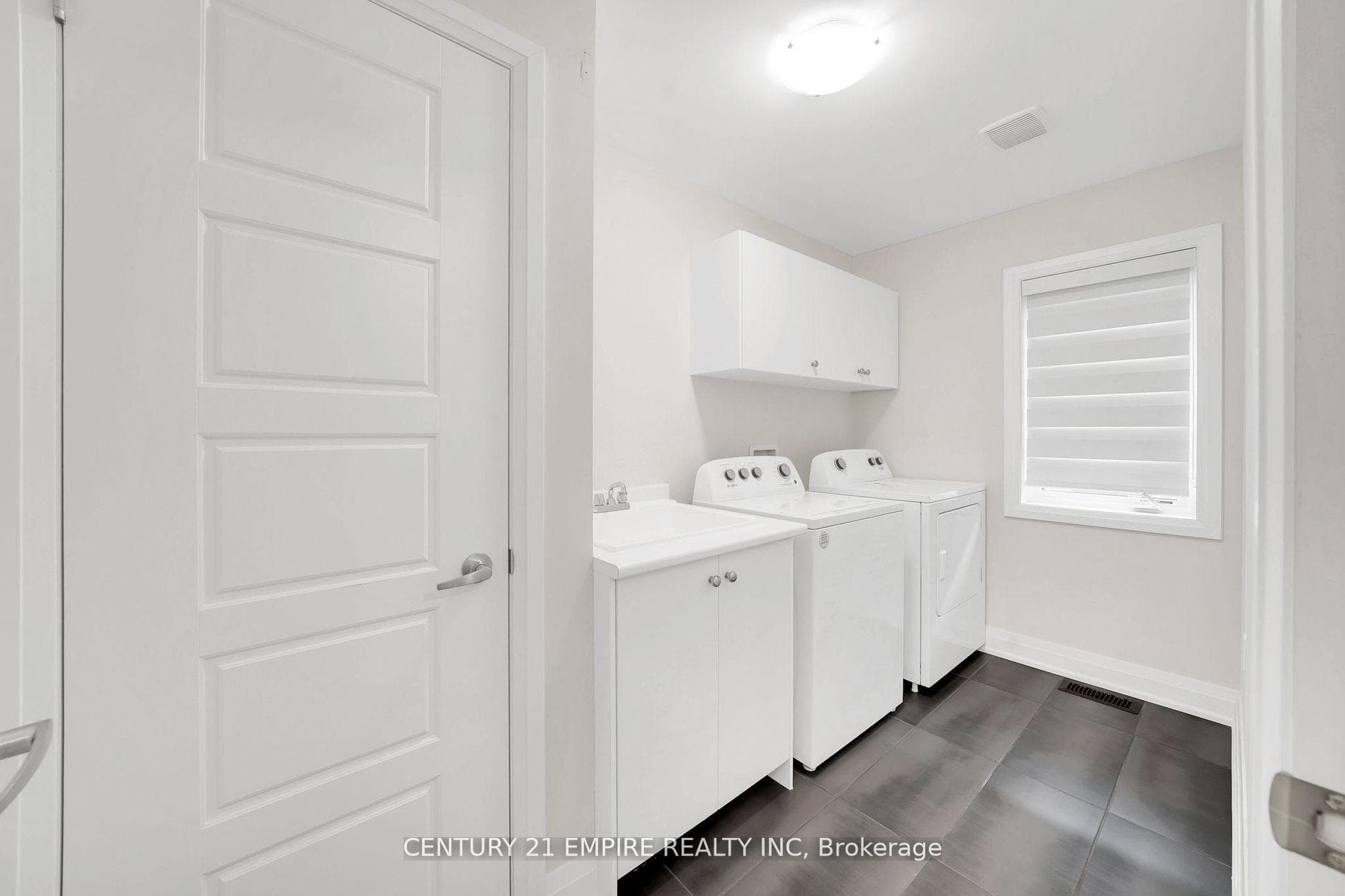 210 Ferragine Crescent photo 27