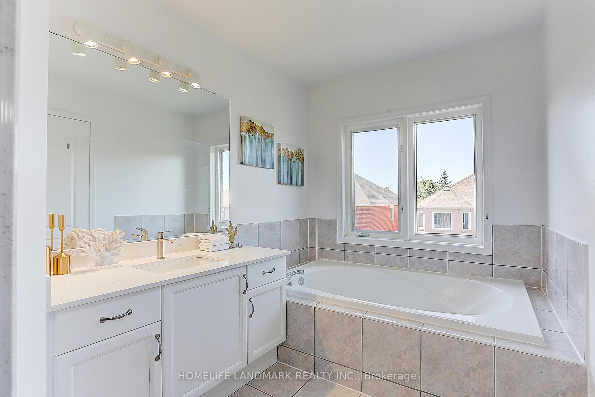 48 Futura Avenue photo 28