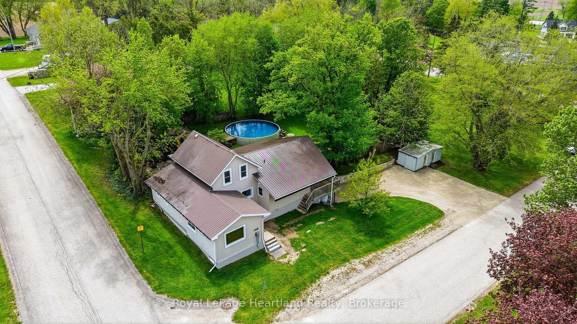 2058 James Street photo 4