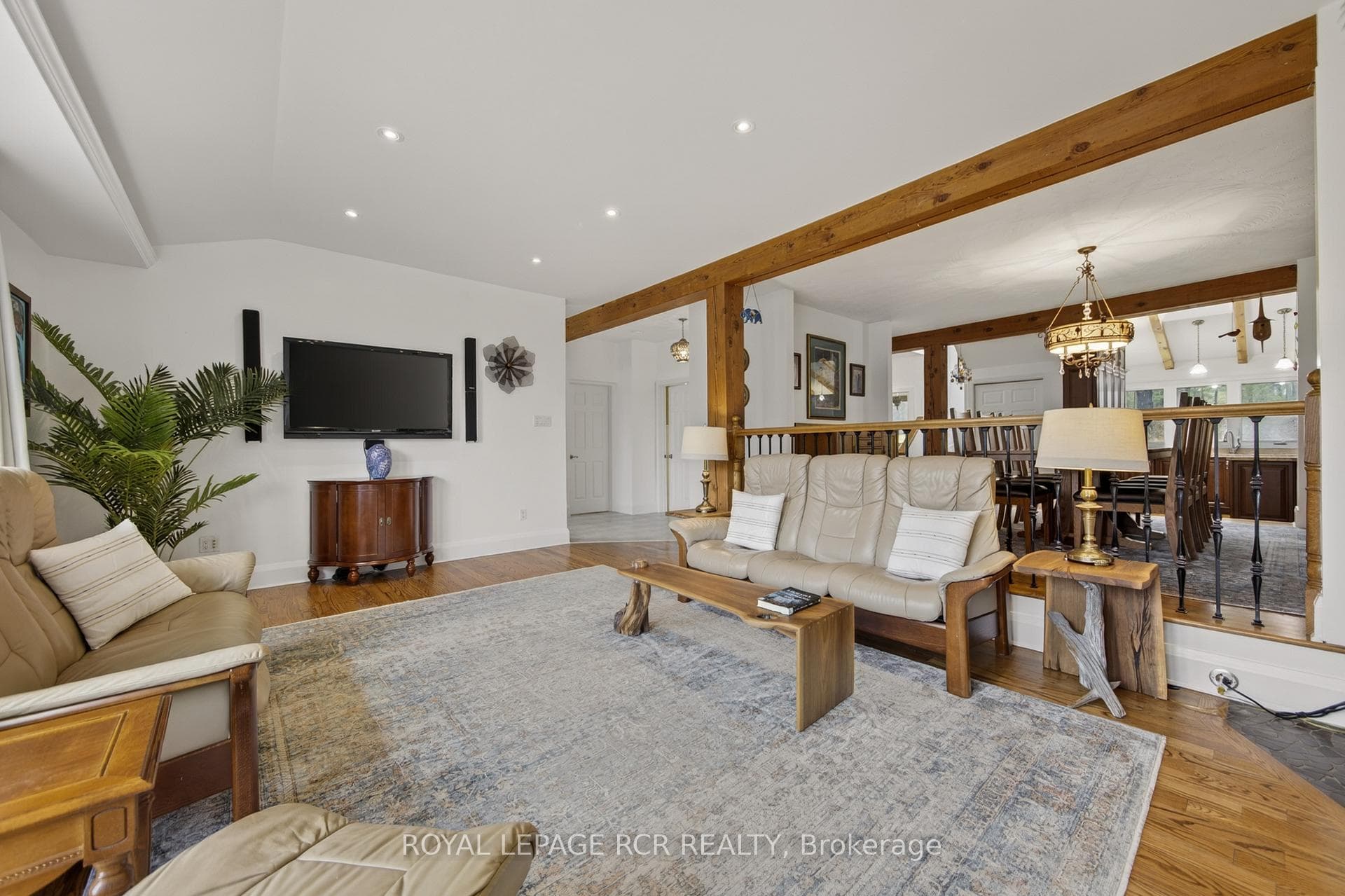 16365 Bathurst Street photo 9