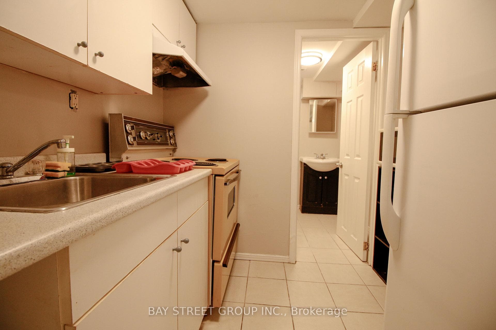 946 Eglinton Avenue photo 25