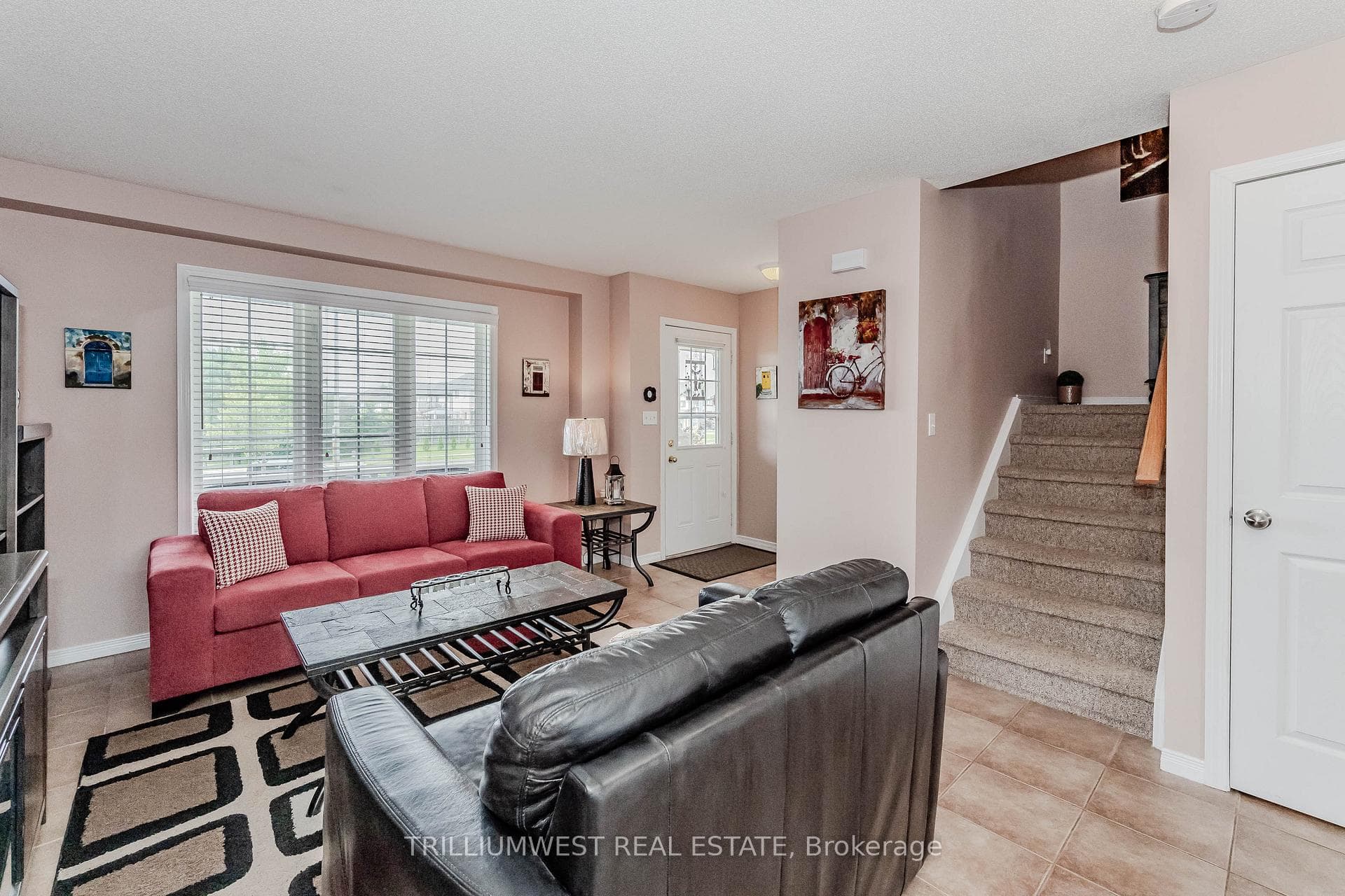 569 Victoria Road photo 9