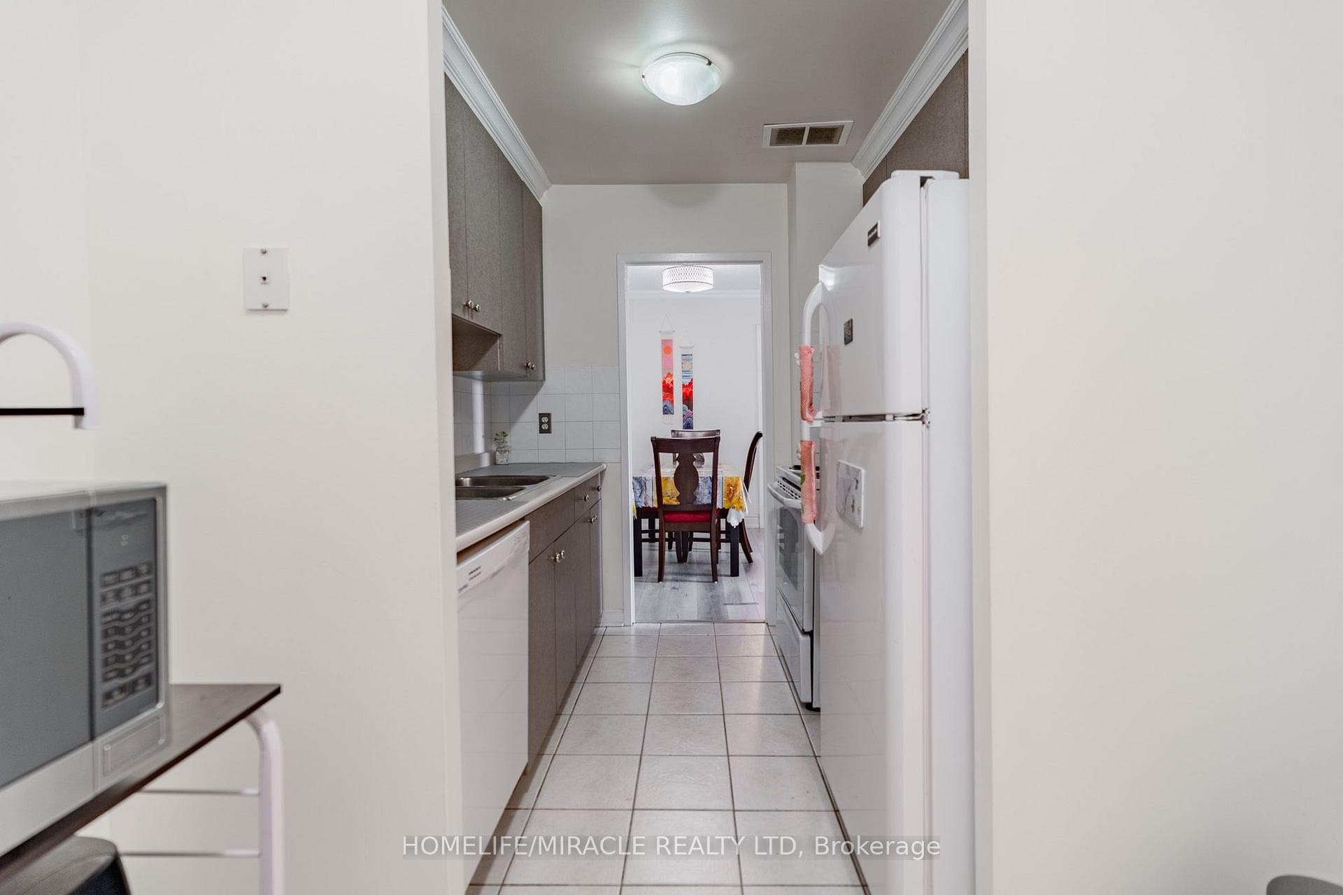 3025 Queen Frederica Drive Unit 807 photo 5