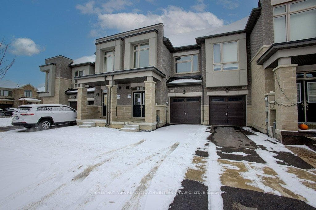 5 Donald Ficht Crescent photo 2